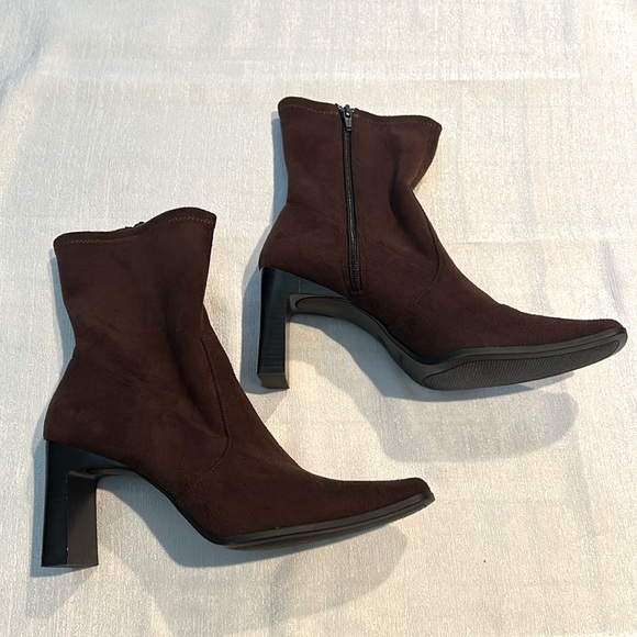 Predictions Shoes - Predictions Women’s Brown Ankle Heeled Boots w/ square heel Size 8.5 Preowned